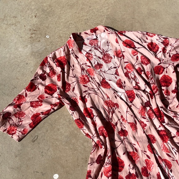 Leona Edmiston Womens Satin Floral Red Pink Robe Size L - Picture 2 of 3